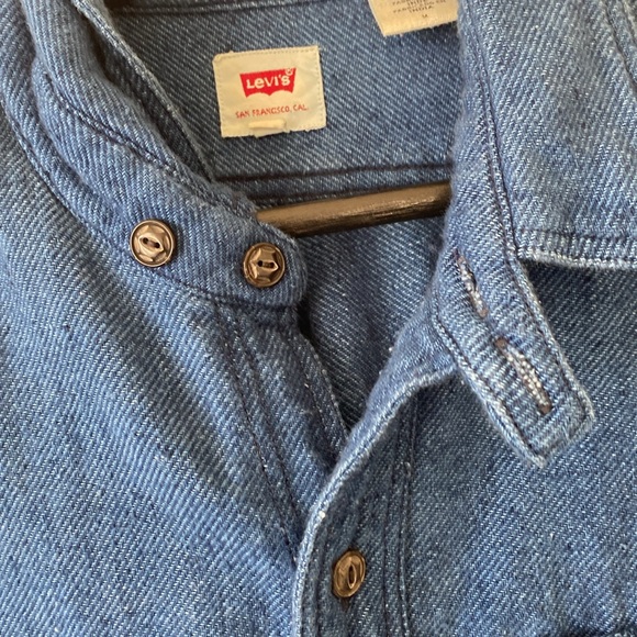 Levi’s button down - Picture 8 of 10